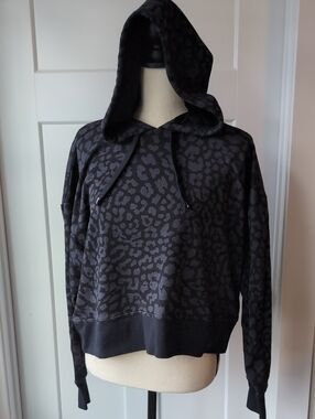 Nike black and white tag crewneck